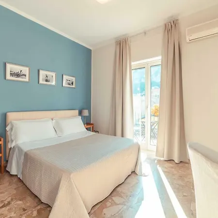 ベッド・アンド・ブレックファスト B＆b テアトロ グレコ 39 3*